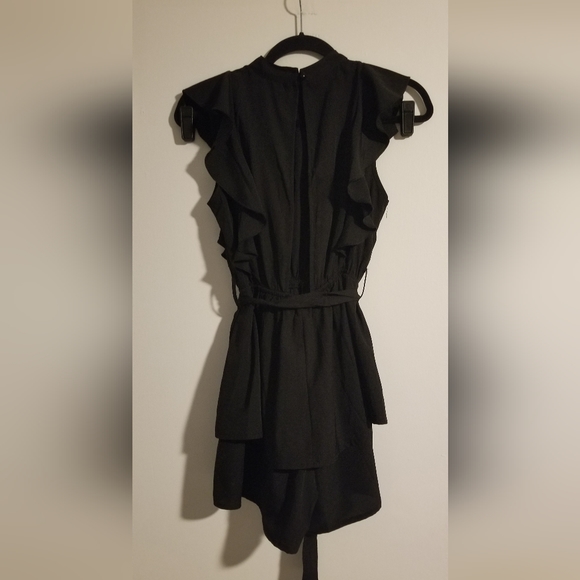 🚫Sold🚫 Black romper - Picture 2 of 2